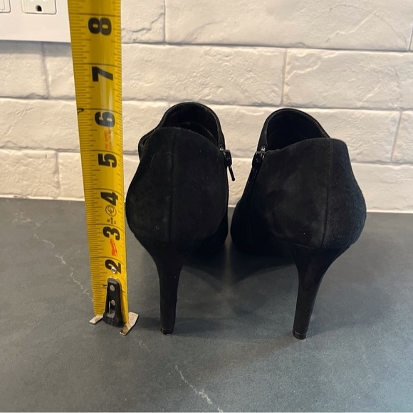 Charles by Charles David sz 7 black suede pointy toe heeled ankle booties - Picture 11 of 11